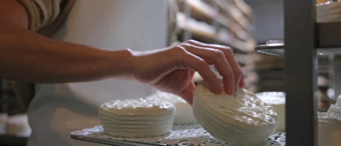 El Cabrero de Bolonia, Quesos y Yogures de Leche Ecologica de Cabra Payoya, Queseria Ecologica y Artesana, Experiencia Rural, Visita a la Queseria, Volteo del Queso, Maduracion del Queso, Bolonia, Cadiz